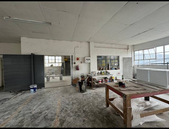 671M² WAREHOUSE TO LET IN INDUSTRIA NORTH